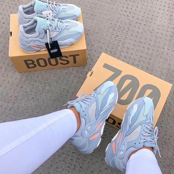 Yeezy Boost 700 – Image 2